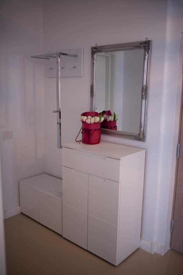 Apartament Denissia Орадя Экстерьер фото
